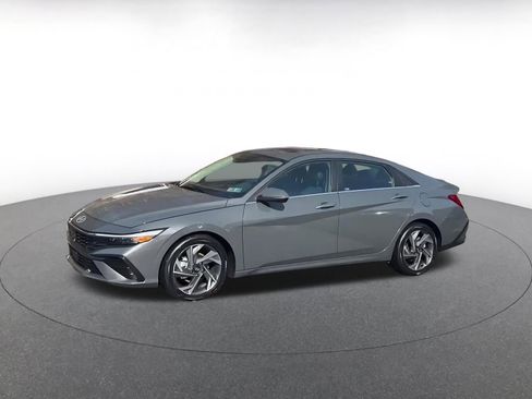 Used 2025 Hyundai Elantra Limited image 8