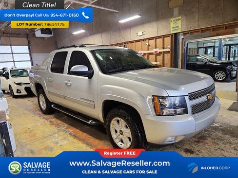 Used 2013 Chevrolet Avalanche LT image 5