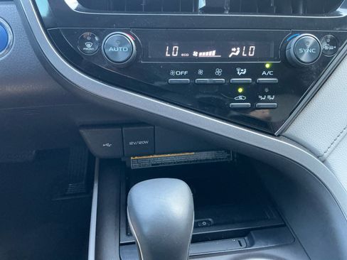 Certified 2021 Toyota Camry XLE w/ Navigation Upgrade Package FWD image 12