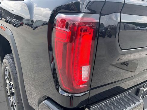 Used 2022 GMC Sierra 2500 AT4 w/ AT4 Premium Plus Package AWD/4WD image 29