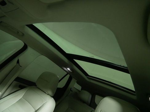 Used 2024 GMC Terrain Denali w/ Denali Premium Package image 18