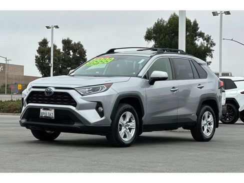 Used 2020 Toyota RAV4 XLE w/ Convenience Package AWD/4WD image 8