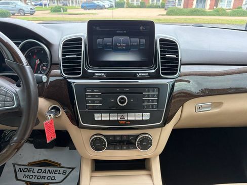 Used 2018 Mercedes-Benz GLE 350 w/ Premium 1 Package image 17