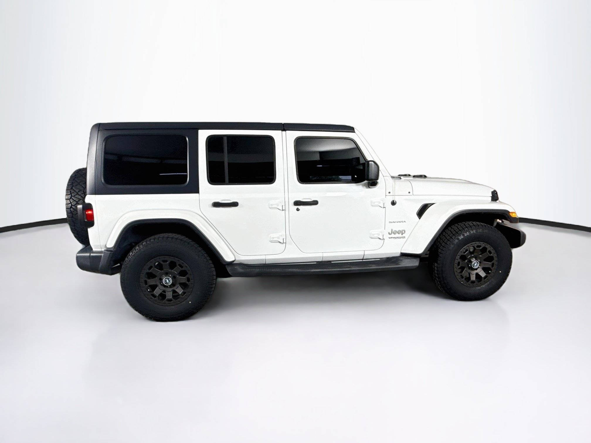 Used 2019 Jeep Wrangler Unlimited Sahara AWD/4WD image 2