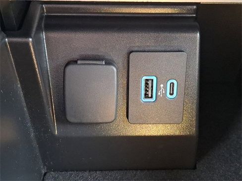 Certified 2023 Ford Explorer XLT image 25