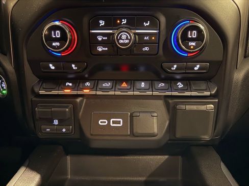 Used 2020 Chevrolet Silverado 1500 LT Trail Boss w/ Midnight Edition image 25