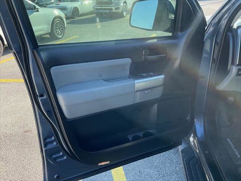 Used 2018 Toyota Sequoia SR5 image 22