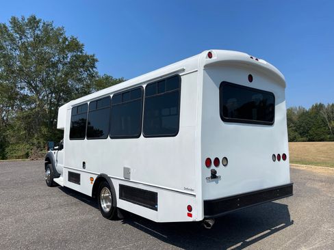 Used 2016 Ford F550 2WD Regular Cab Super Duty image 3