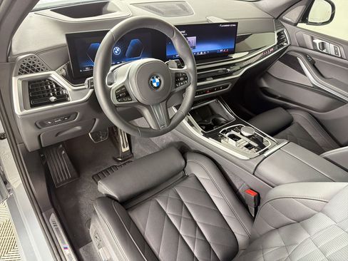 Used 2025 BMW X5 xDrive40i w/ M Sport Package AWD/4WD image 4