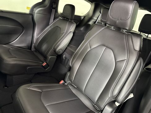 New 2026 Chrysler Voyager LX image 13