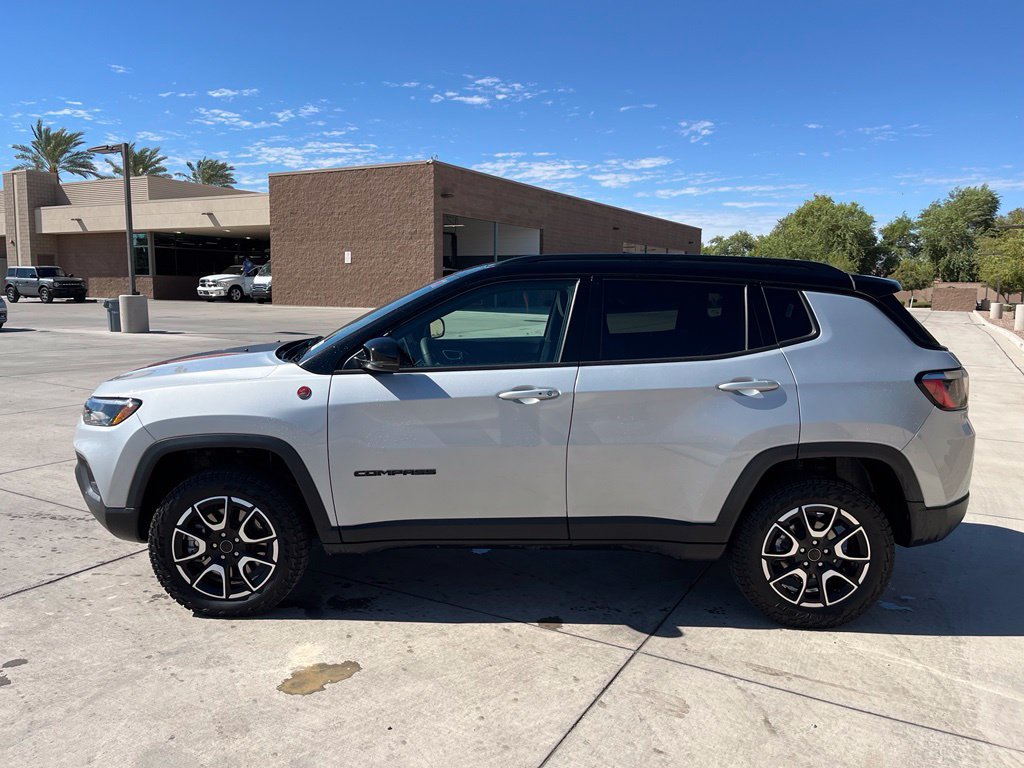 Certified 2025 Jeep Compass Trailhawk AWD/4WD image 10