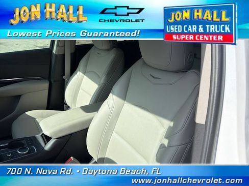Used 2022 Cadillac XT4 Luxury w/ Driver Awareness Package FWD image 17