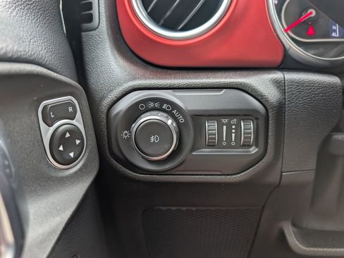 Used 2018 Jeep Wrangler Unlimited Rubicon AWD/4WD image 38