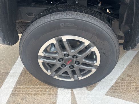 Used 2025 Toyota Tacoma TRD Sport RWD image 9