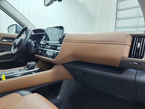 Used 2023 Nissan Pathfinder Platinum w/ Black Appearance Package image 49