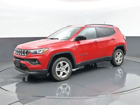 Used 2024 Jeep Compass Latitude image 1