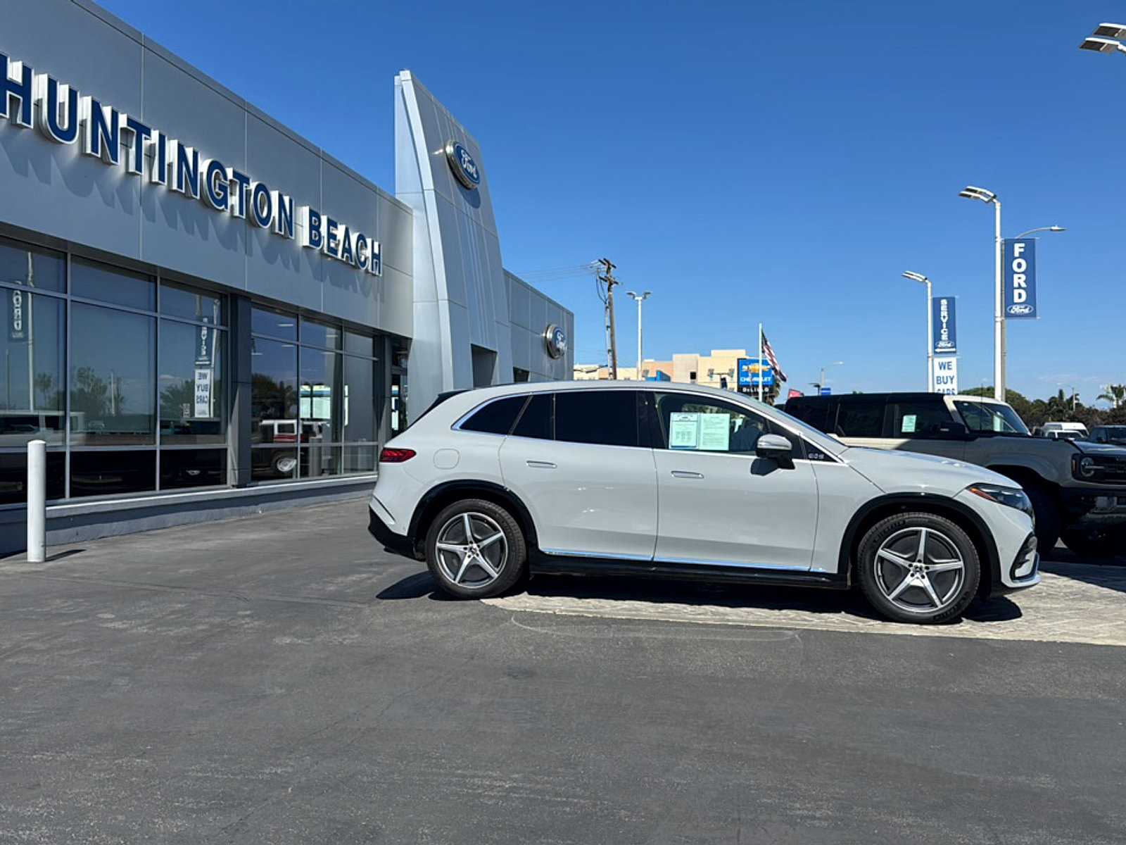 Used 2023 Mercedes-Benz EQS 580 4MATIC SUV image 3