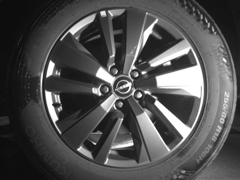 Used 2025 Nissan Pathfinder SV image 14