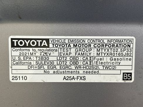 Used 2021 Toyota RAV4 SE w/ Weather & Moonroof Package AWD/4WD image 36