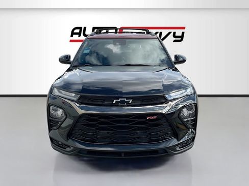 Used 2021 Chevrolet TrailBlazer RS w/ Technology Package FWD image 2