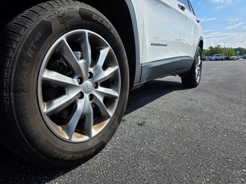 Used 2018 Jeep Cherokee Limited AWD/4WD image 18