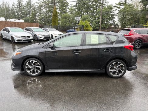 Used 2018 Toyota Corolla iM image 5