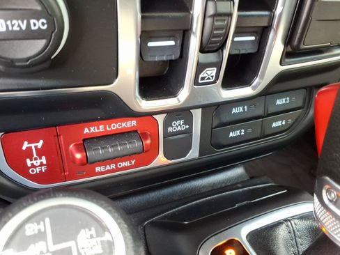 Used 2024 Jeep Wrangler Unlimited AWD/4WD image 10