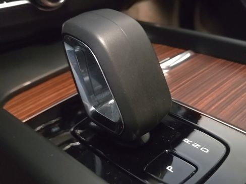 Certified 2023 Volvo XC60 B5 Plus w/ Climate Package image 29