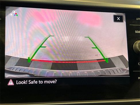 Certified 2024 Volkswagen Taos SE image 25