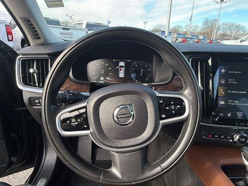 Used 2019 Volvo S90 T6 Momentum w/ Advanced Package image 13