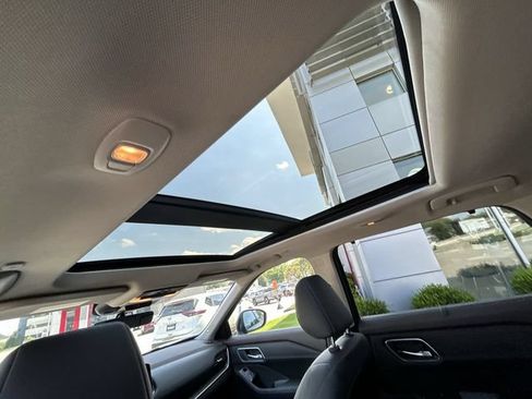 Certified 2022 Nissan Rogue Platinum w/ Head-Up Display Package AWD/4WD image 25