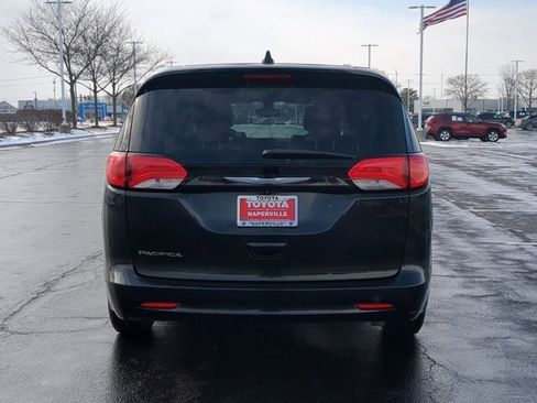 Used 2017 Chrysler Pacifica LX image 6