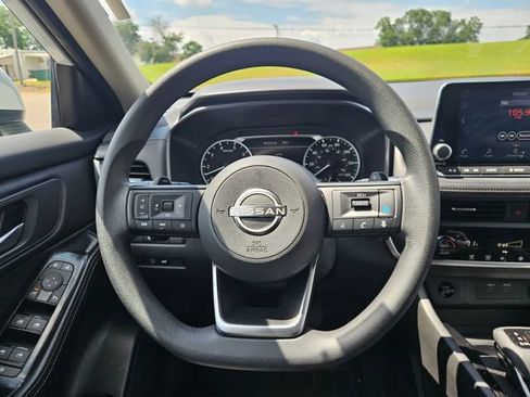 Used 2024 Nissan Rogue SV FWD image 14