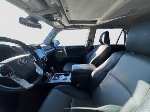 Used 2022 Toyota 4Runner SR5 Premium image 7