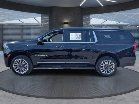Used 2023 GMC Yukon XL Denali Ultimate image 3