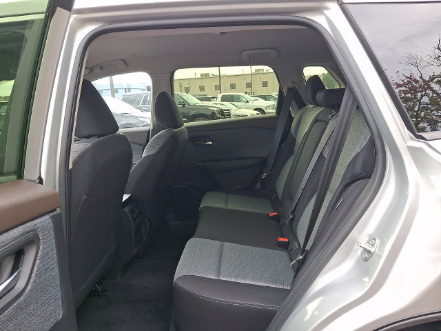 Used 2023 Nissan Rogue SV AWD/4WD image 11