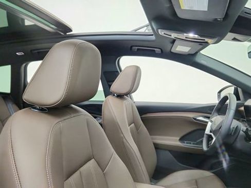 Used 2025 Audi Q6 e-tron Premium w/ Convenience Package image 22