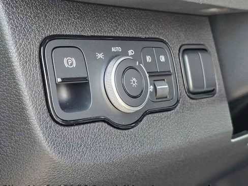Used 2025 Mercedes-Benz Sprinter 2500 image 28