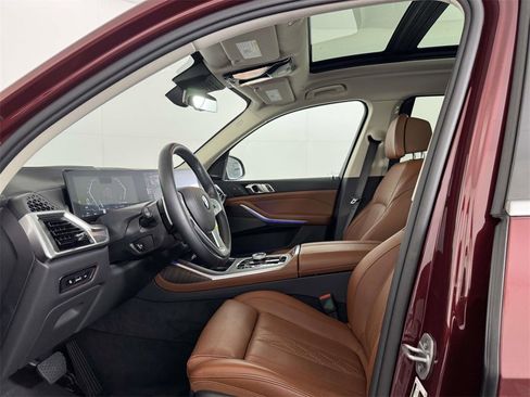 Used 2025 BMW X7 xDrive40i w/ Executive Package image 3