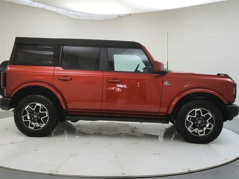Used 2023 Ford Bronco Outer Banks image 9