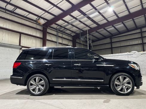 Used 2019 Lincoln Navigator Reserve image 4