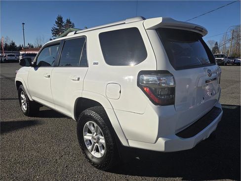 Used 2017 Toyota 4Runner SR5 image 6