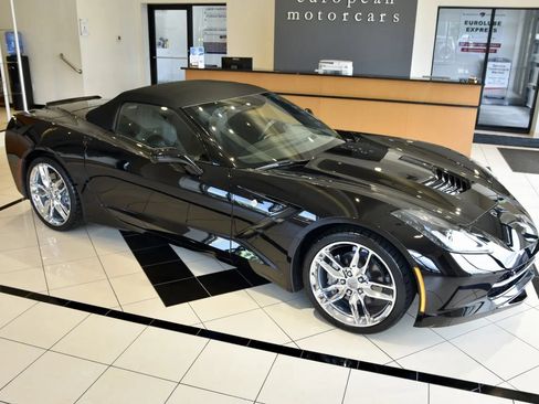 Used 2018 Chevrolet Corvette Stingray Convertible w/ 3LT Preferred Equipment Group RWD image 10