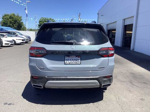 Used 2025 Honda Pilot Touring image 4