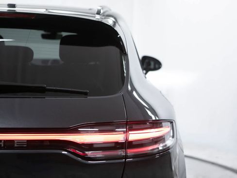 Certified 2026 Porsche Macan AWD/4WD image 21