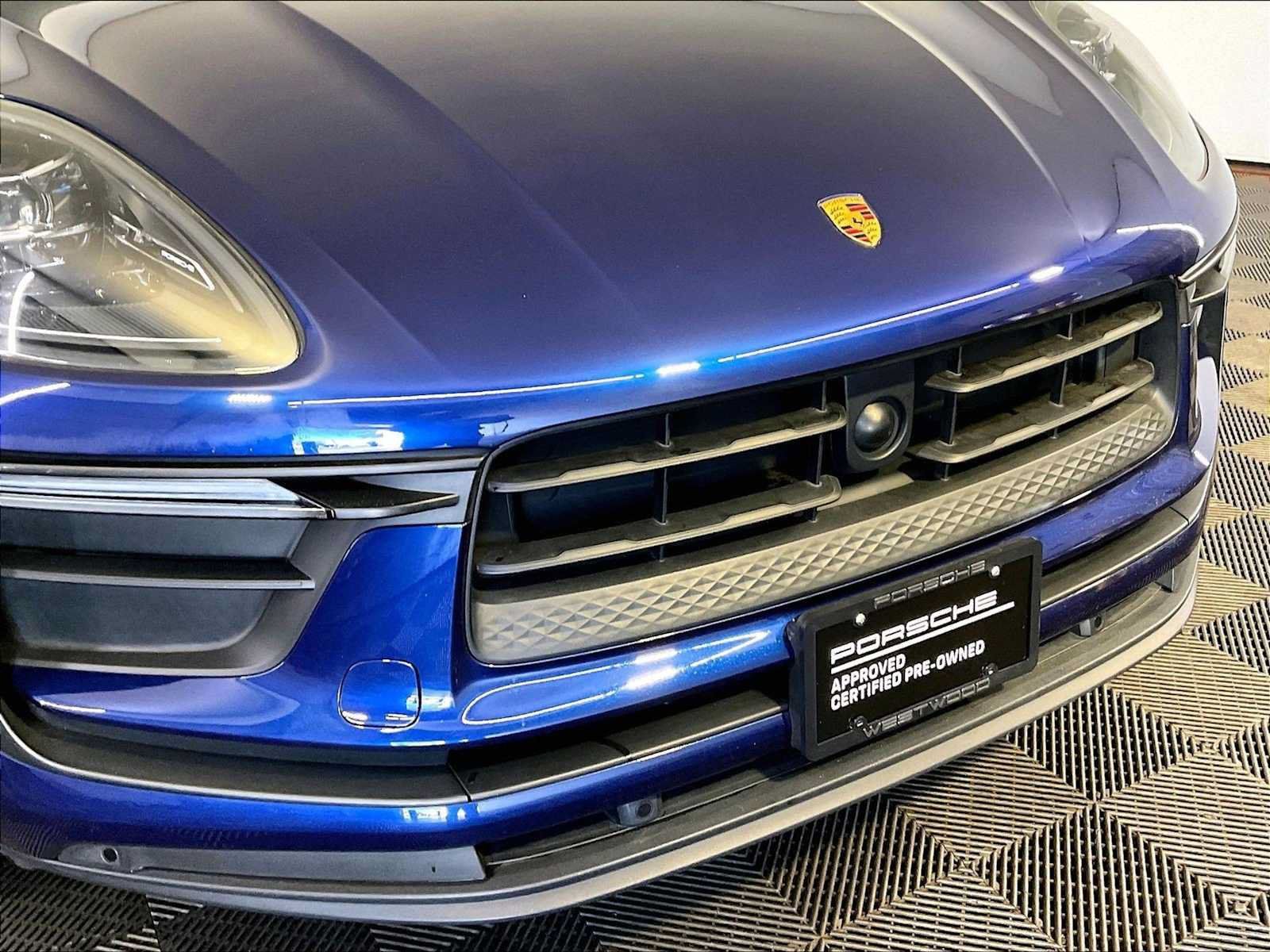 Certified 2024 Porsche Macan AWD/4WD image 34