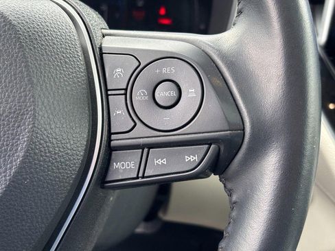 Used 2024 Toyota Corolla Cross XLE image 18