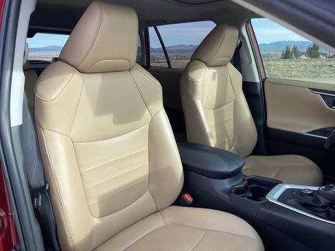 Used 2021 Toyota RAV4 Limited image 18