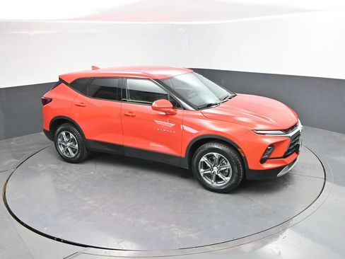 Used 2025 Chevrolet Blazer LT FWD image 23