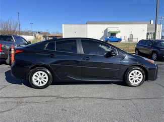 Used 2019 Toyota Prius LE video 2